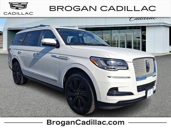 Lincoln Navigator with VIN: 5LMJJ2LT6NEL03404
