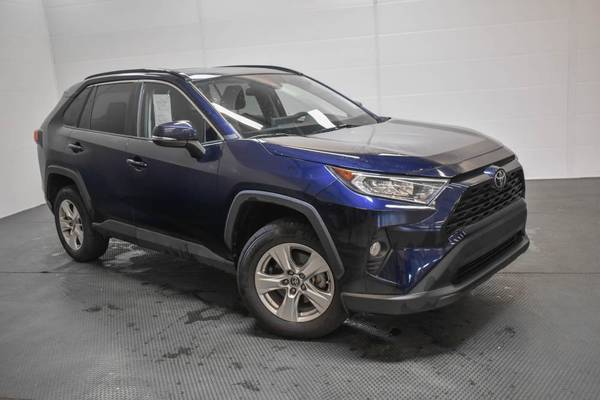 Toyota RAV4 with VIN: 2T3P1RFV4MW178031