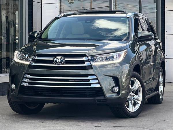 Toyota Highlander with VIN: 5TDYZRFH2HS230755