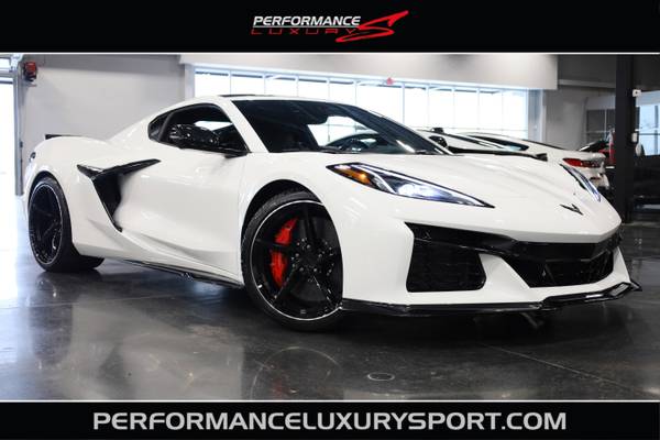 Chevrolet Corvette with VIN: 1G1YM2D49S5500267