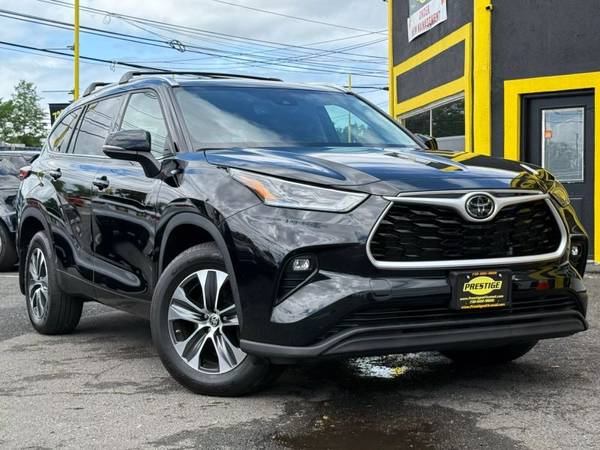 Toyota Highlander with VIN: 5TDGZRBH7MS556840