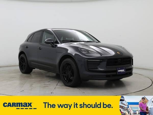 Porsche Macan with VIN: WP1AA2A54NLB05054