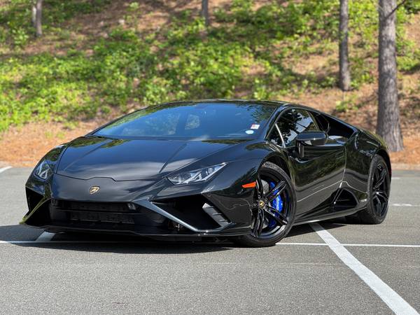 Lamborghini Huracan with VIN: ZHWUF5ZF8MLA17244