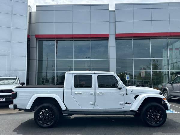 Jeep Gladiator with VIN: 1C6JJTFM5NL110990