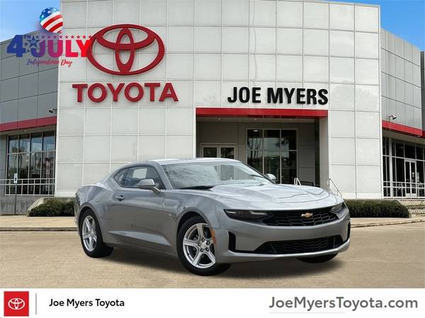 Chevrolet Camaro with VIN: 1G1FB1RX6P0159313