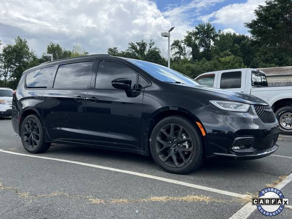 Chrysler Pacifica with VIN: 2C4RC1FG2MR559618