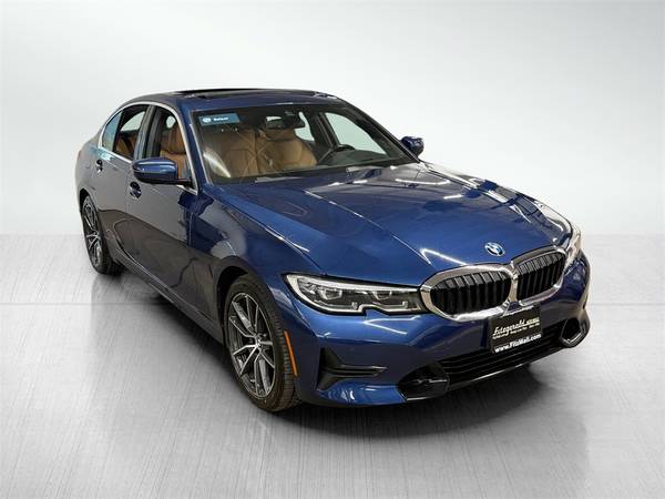 BMW 3 Series with VIN: 3MW5R7J0XN8C28925