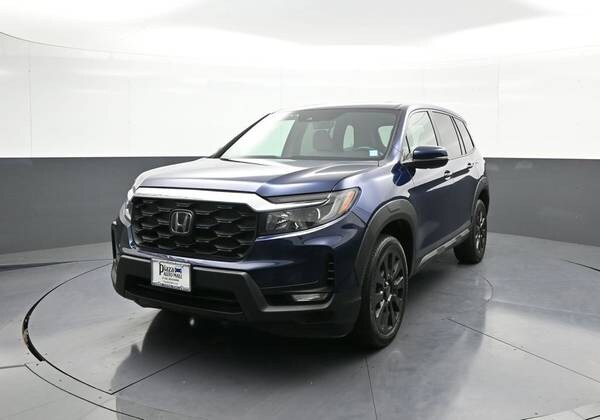 Honda Passport with VIN: 5FNYF8H52NB017617