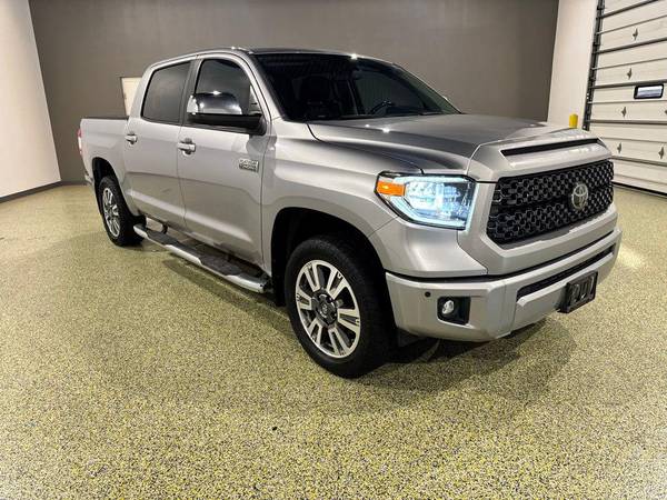 Toyota Tundra with VIN: 5TFAY5F16LX882569