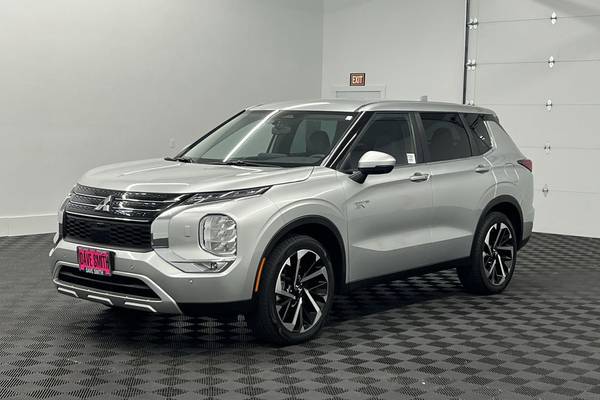 2023 Mitsubishi Outlander PHEV SE