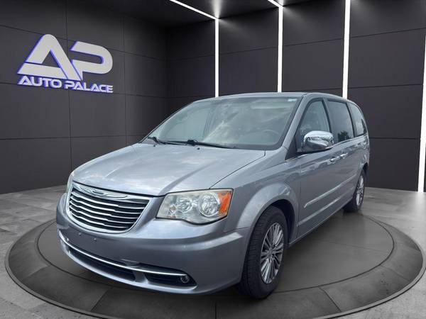 Chrysler Town and Country with VIN: 2C4RC1CG5ER365297