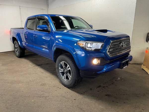 Toyota Tacoma with VIN: 3TMDZ5BN9HM015067