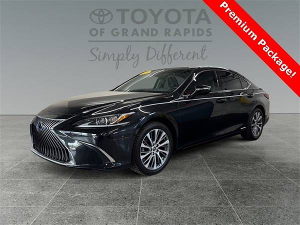 Lexus ES 300h with VIN: 58ADA1C16MU010060