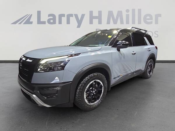 Nissan Pathfinder with VIN: 5N1DR3BD7PC241292