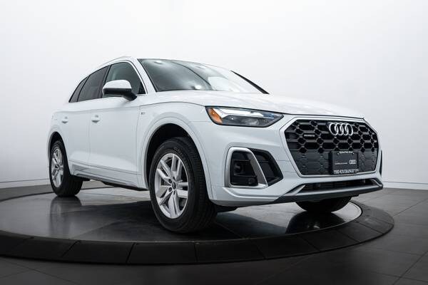 Audi Q5 with VIN: WA1GAAFY0N2032578