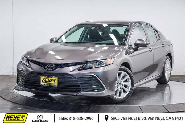 Toyota Camry with VIN: 4T1C11AK5NU711687