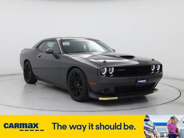 Dodge Challenger with VIN: 2C3CDZFJ3KH551886