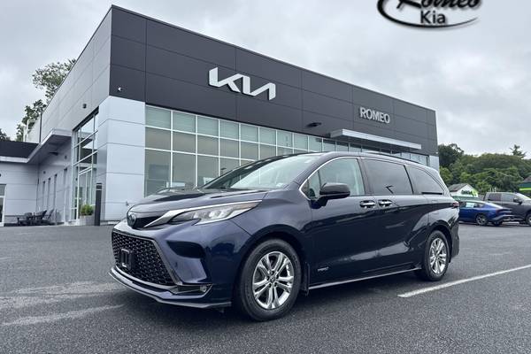 2021 Toyota Sienna XSE 7-Passenger Hybrid