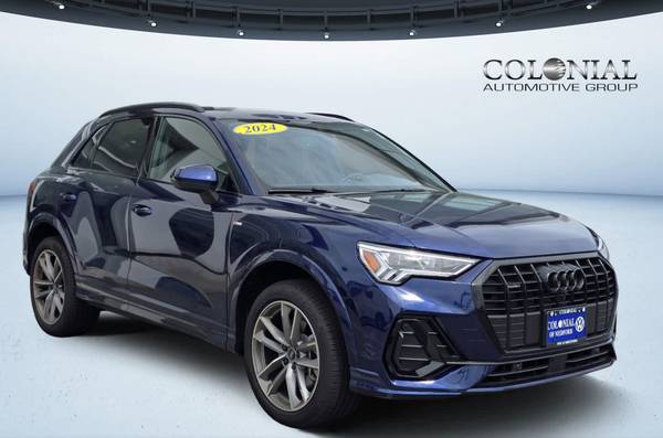 Audi Q3 with VIN: WA1EECF30R1072361