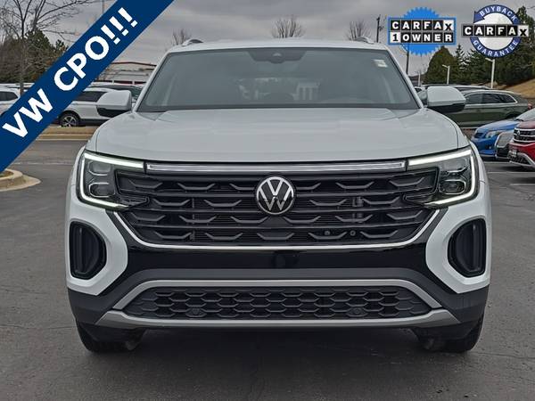 Volkswagen Atlas Cross Sport with VIN: 1V2DE2CA3RC243332
