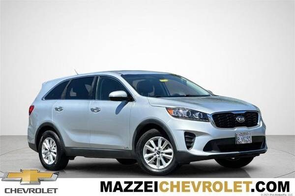 Kia Sorento with VIN: 5XYPGDA50KG474877