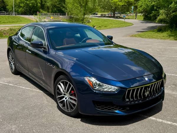 Maserati Ghibli with VIN: ZAM57YTA2K1329490