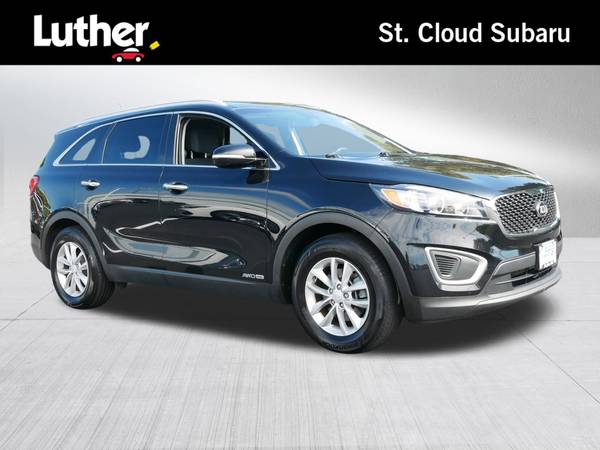 Kia Sorento with VIN: 5XYPGDA55HG328774