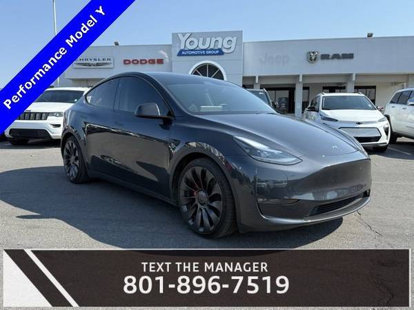 Tesla Model Y with VIN: 7SAYGDEF2RF031013
