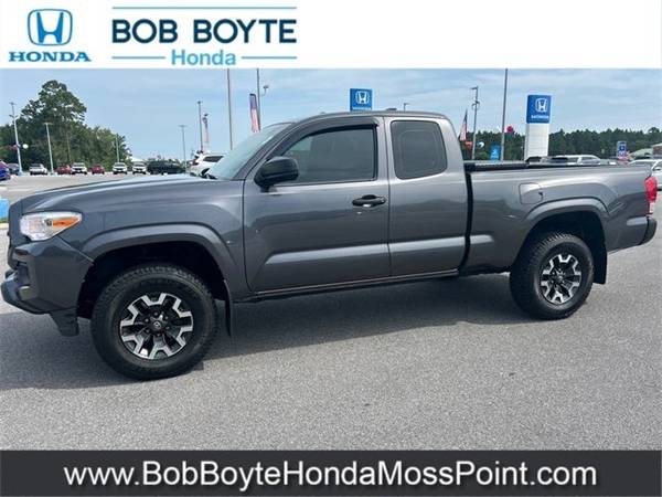 Toyota Tacoma with VIN: 5TFRX5GN8HX075128