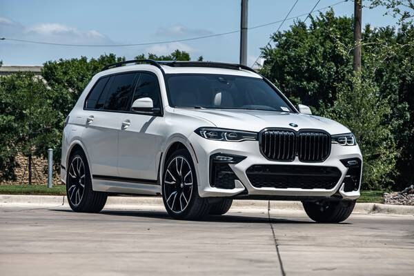 BMW X7 with VIN: 5UXCW2C0XN9L70537