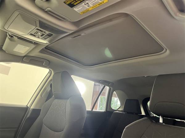 Toyota RAV4 with VIN: JTMP1RFV0KD037872
