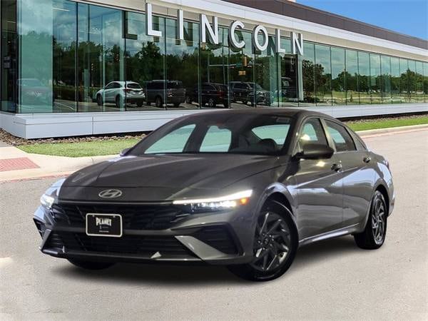 Hyundai Elantra with VIN: KMHLM4DG5RU752875