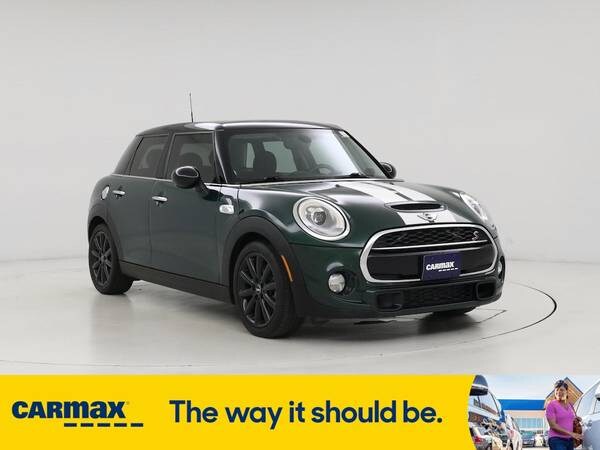 MINI Hardtop 4 Door with VIN: WMWXU3C57H2D31864