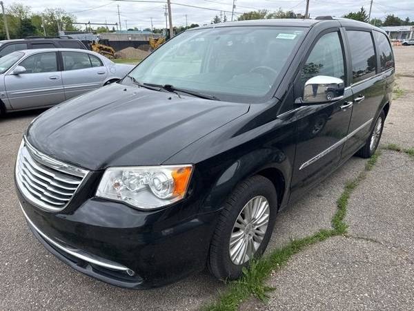 Chrysler Town and Country with VIN: 2C4RC1GG6ER119577