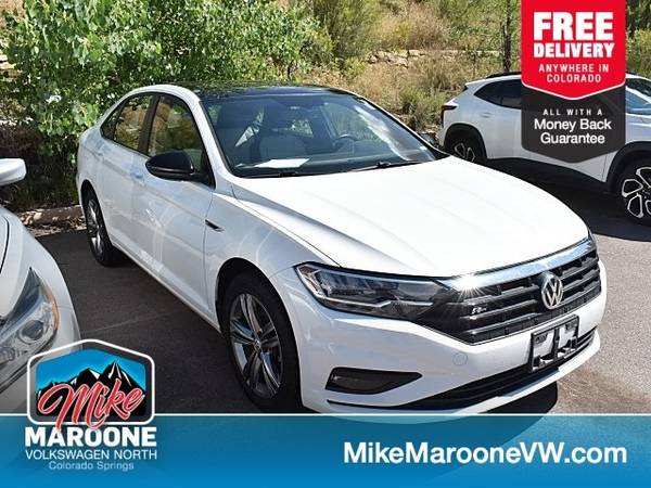 Volkswagen Jetta with VIN: 3VWCB7BUXKM272648