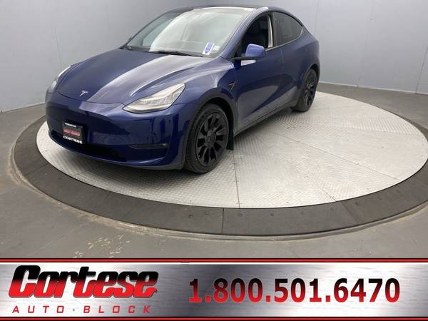 Tesla Model Y with VIN: 7SAYGDEE2NF339154