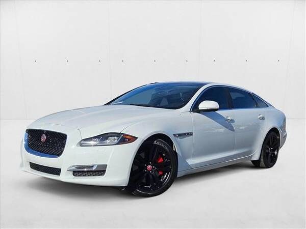 Jaguar XJ with VIN: SAJWJ2GDXH8W12524