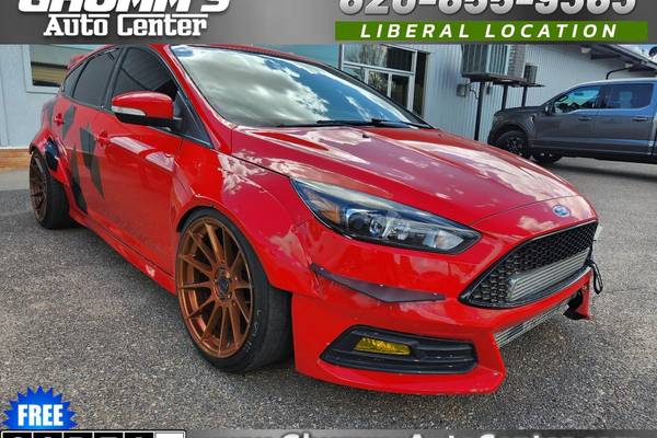 2016 Ford Focus ST Base Hatchback