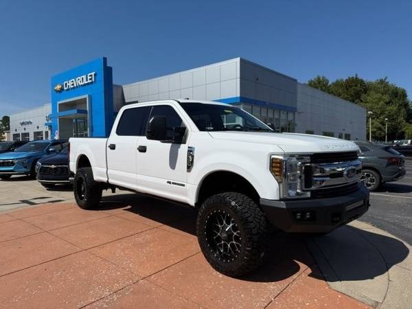 Ford F-250 Super Duty with VIN: 1FT7W2BTXJEC60992