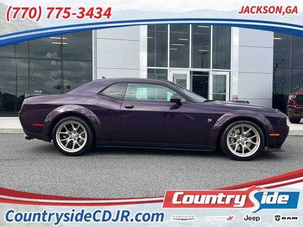 Dodge Challenger with VIN: 2C3CDZFJ4LH182585