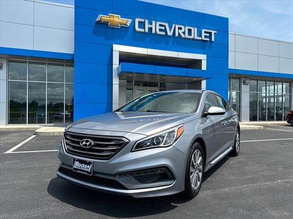 Hyundai Sonata with VIN: 5NPE34AF0FH052599