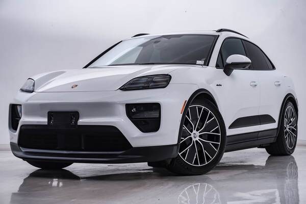 Porsche Macan with VIN: WP1AA2XA8RL003294