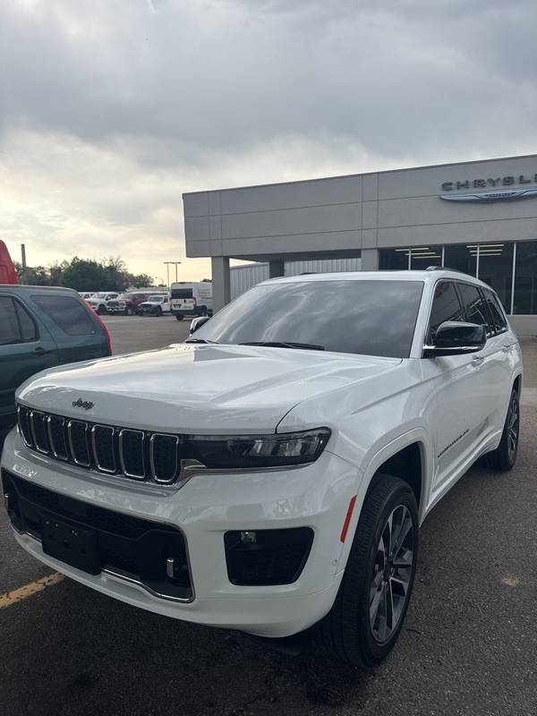 Jeep Grand Cherokee L with VIN: 1C4RJKDG2N8505392