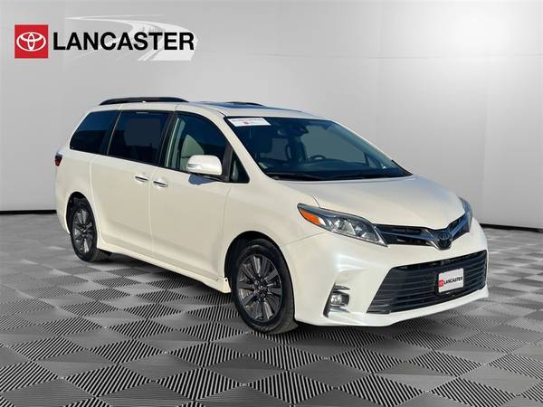Toyota Sienna with VIN: 5TDYZ3DC0LS038764