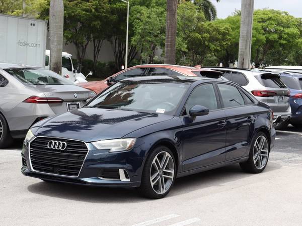 Audi A3 with VIN: WAUAUGFF8H1034901