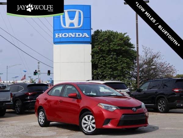 Toyota Corolla with VIN: 2T1BURHE4FC251586