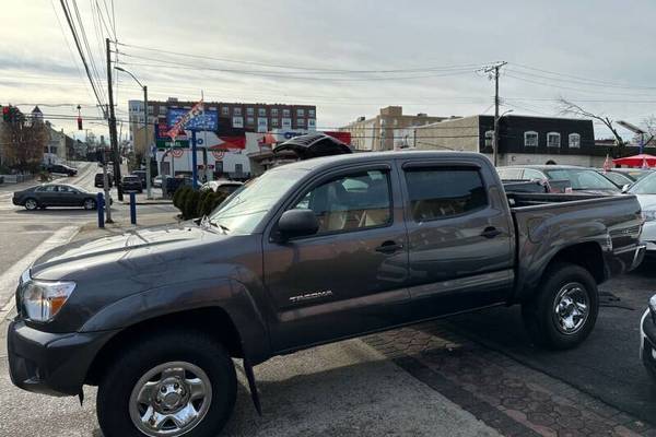 2013 Toyota Tacoma V6  Double Cab