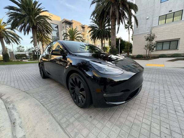 Tesla Model Y with VIN: 7SAYGDEF2NF340605