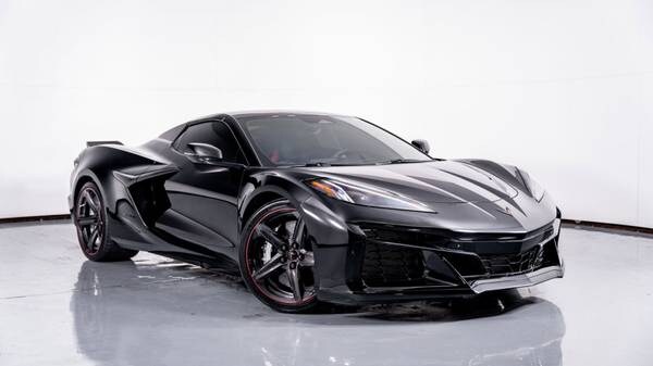 Chevrolet Corvette with VIN: 1G1YF3D31R5604530