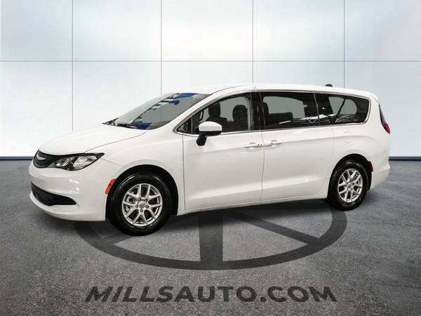Chrysler Voyager with VIN: 2C4RC1CGXPR597641